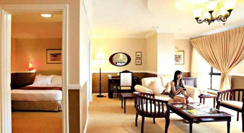 The Apartments At Merdeka Palace Hotel Kuching Exterior photo