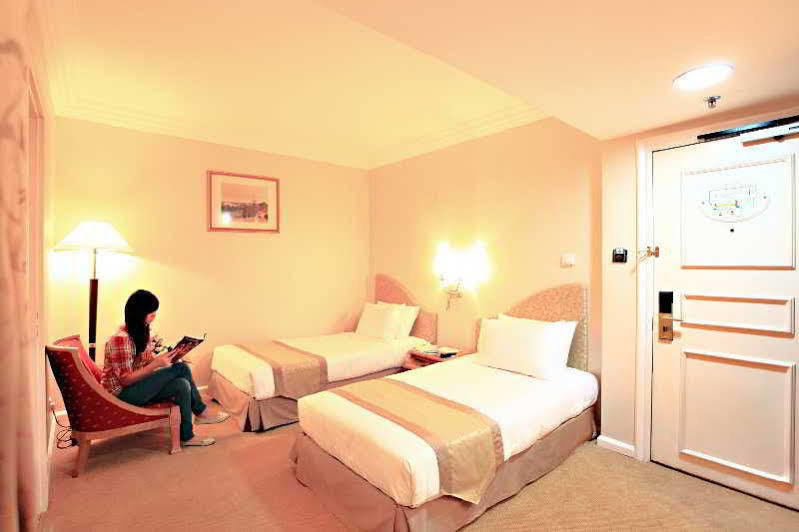 The Apartments At Merdeka Palace Hotel Kuching Exterior photo